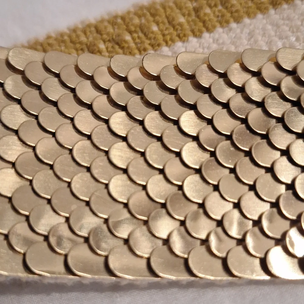 Vintage Gold Scale Stretch Belt with Oval Buckle